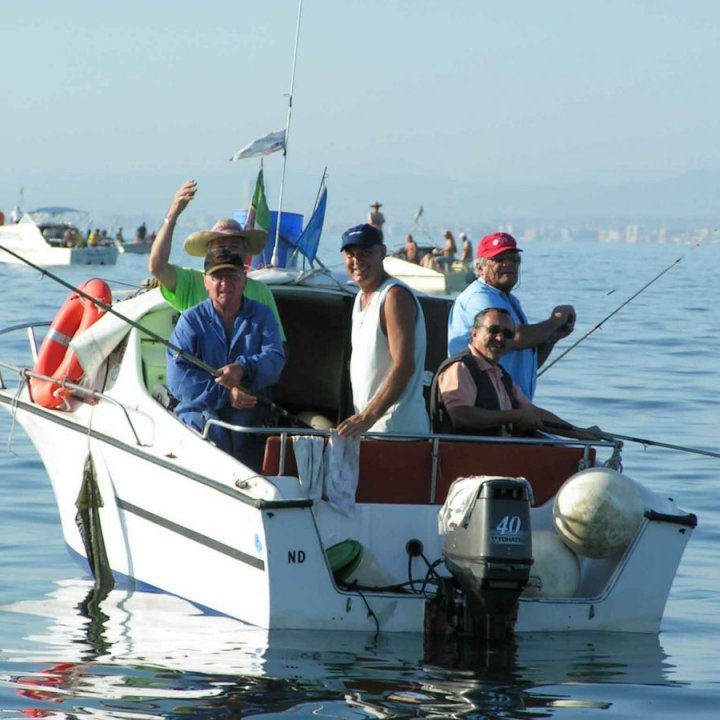 GIORNATA DI PESCA CON TURISTA A BORDO GIORNATA DI PESCA CON TURISTA A BORDO