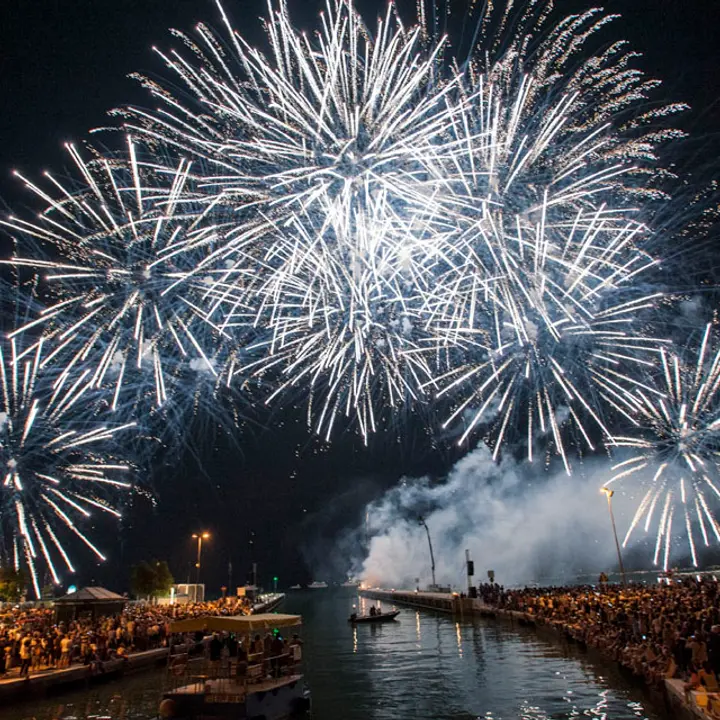 SPETTACOLO DI FUOCHI ARTIFICIALI