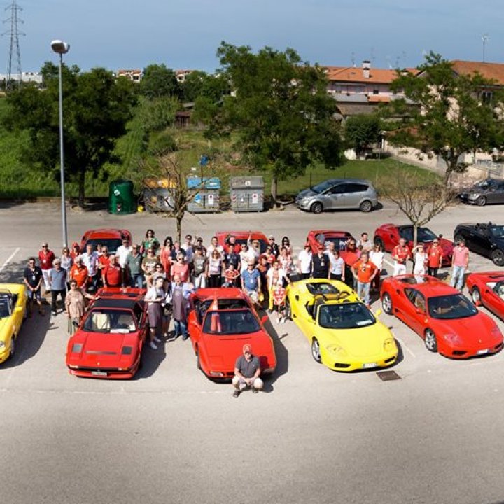 RED PASSION | RADUNO E SFILATA