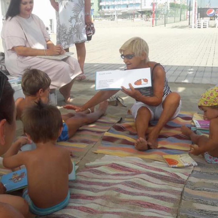 Leggimi un libro in riva al mare: letture per bambini sulla spiaggia