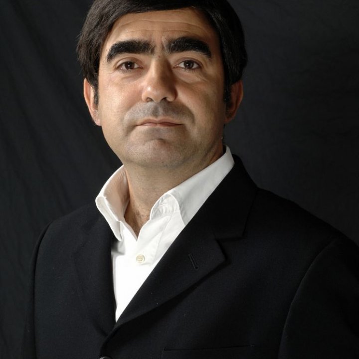 Elio inaugura la nuova stagione del Teatro Astra di Bellaria