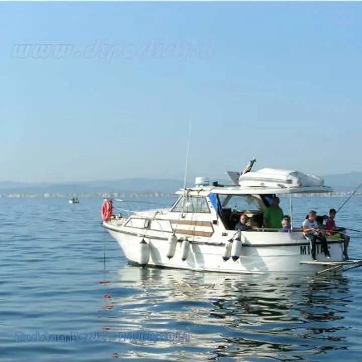 GIORNATA DI PESCA CON TURISTA  A BORDO