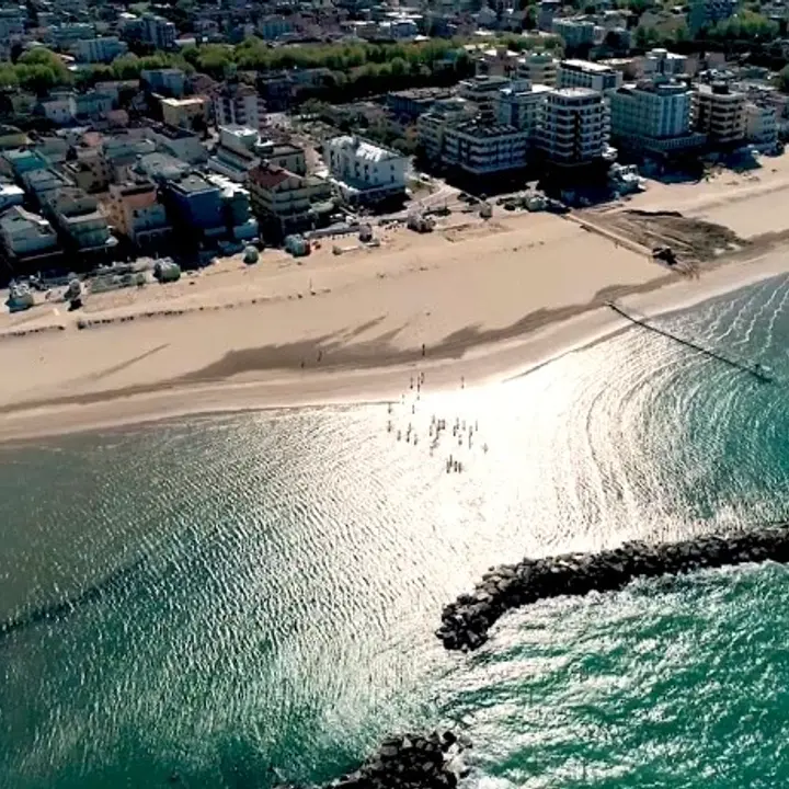 Bellaria Igea Marina si prepara all'estate. Noi vi aspettiamo qui: il video Bellaria Igea Marina si prepara all'estate. Noi vi aspettiamo qui: il video