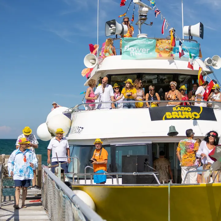 Bellaria Igea Marina:ultima imperdibile uscita della Flower Boat