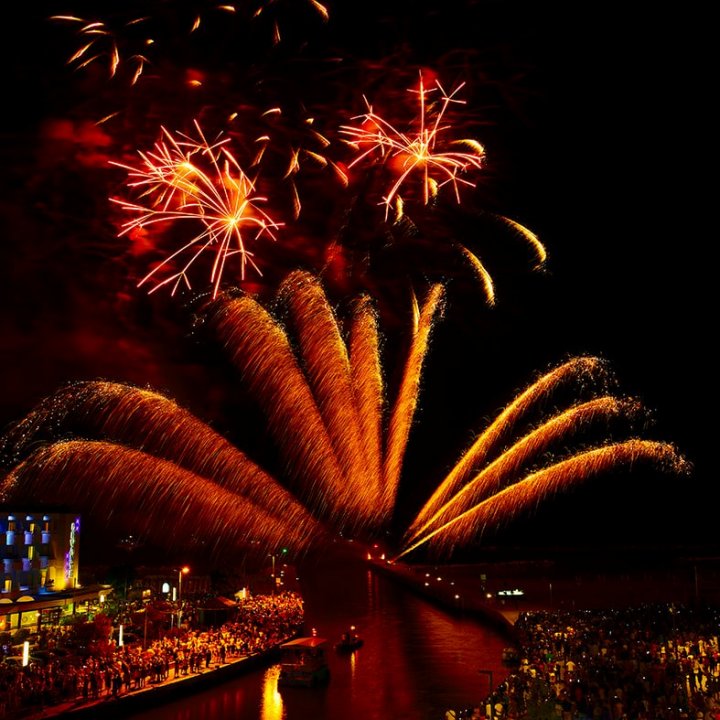 Fuochi di Ferragosto dedicati a Raffaella Carrà