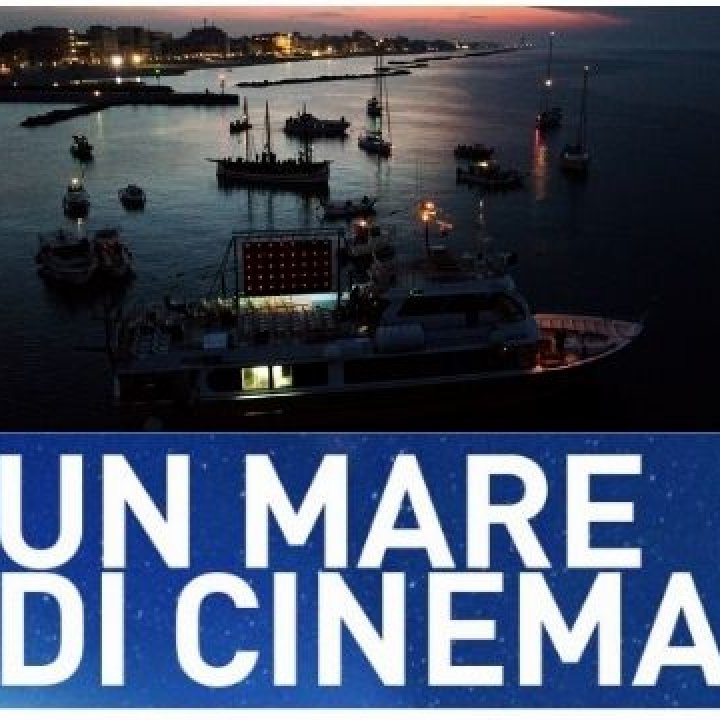 UN MARE DI CINEMA: successo del drive-in nautico