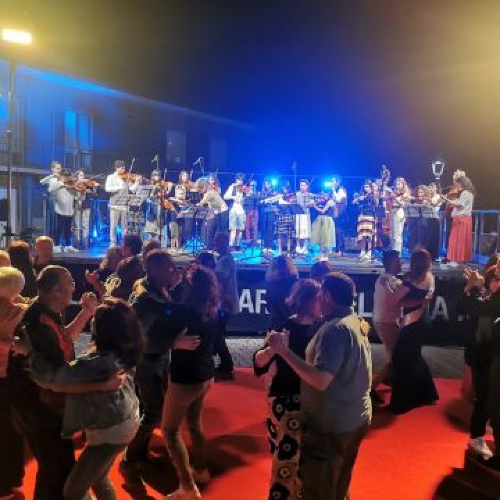 LA BORGATA CHE DANZA: PIENO DI PUBBLICO E SOLIDARIETÀ