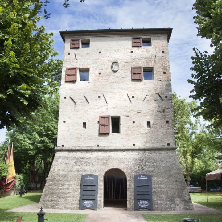 APERTURA TORRE SARACENA E MUSEO RADIO D'EPOCA