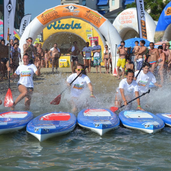 WECHAT VERTICAL SUMMER TOUR A BELLARIA IGEA MARINA 26-27 luglio 2014