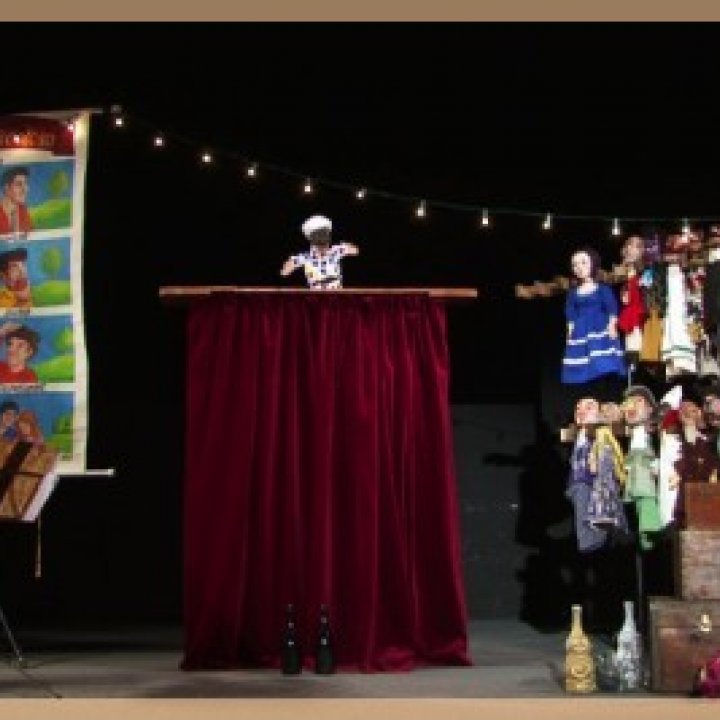 LA FABULOSA HISTORIA DI UN BURATTINO